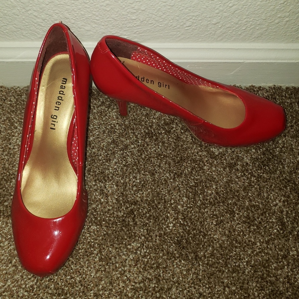 Red pumps